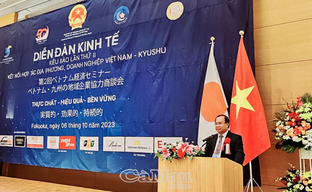 Phó chủ tịch UBND tỉnh Nguyễn Minh Luân phát biểu tại Diễn đàn, giới thiệu về tiềm năng, lợi thế của tỉnh Cà Mau.