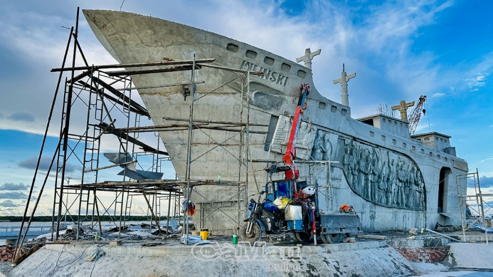 Xây dựng Tượng đài Chuyến tàu tập kết ra Bắc là hạng mục quan trọng, có ý nghĩa nhất của cả sự kiện đối với Ðảng bộ, quân, dân Cà Mau.