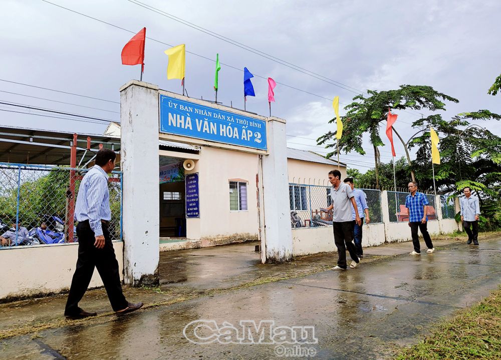 Qua công tác vận động, người dân Ấp 2, xã Thới Bình đã đóng góp 100 triệu đồng làm đẹp Nhà văn hoá.