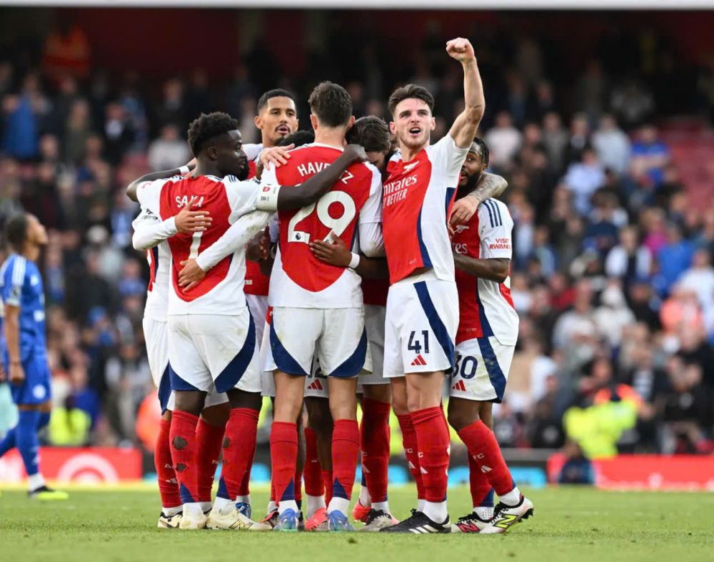 Arsenal thắng nhọc Leicester City.