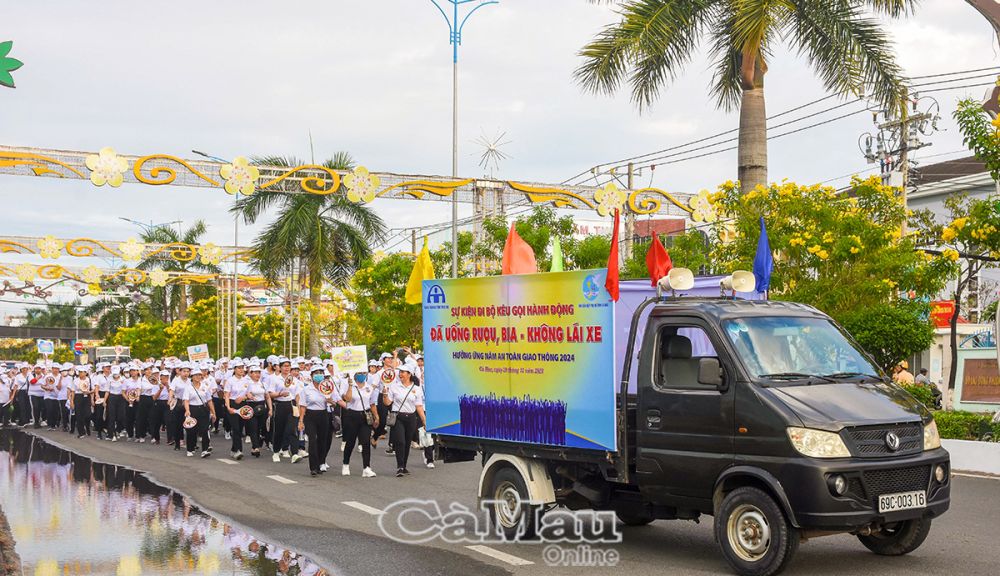 Sự kiện đi bộ kêu gọi hành động “Ðã uống rượu, bia - không lái xe”, hưởng ứng Năm An toàn giao thông 2024, do Hội Liên hiệp Phụ nữ tỉnh tổ chức.