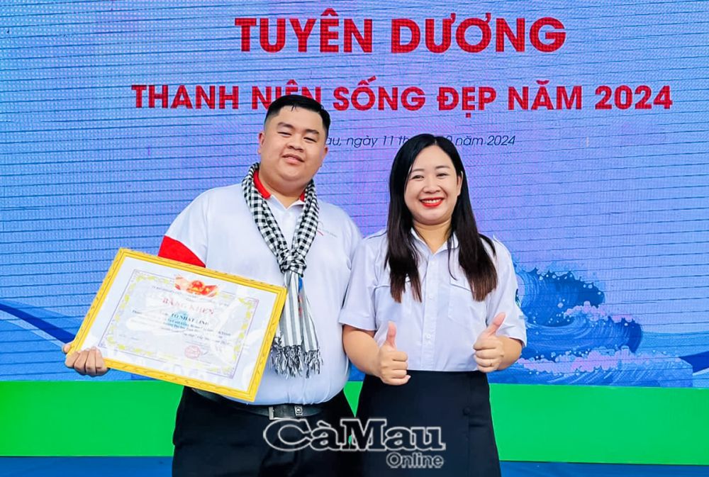 Tô Nhật Linh nhận danh hiệu “Thanh niên sống đẹp” cấp tỉnh năm 2024.