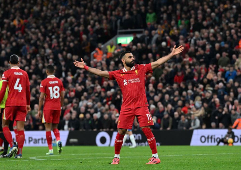 Salah ghi bàn quyết định, giúp Liverpool độc chiếm ngôi đầu.