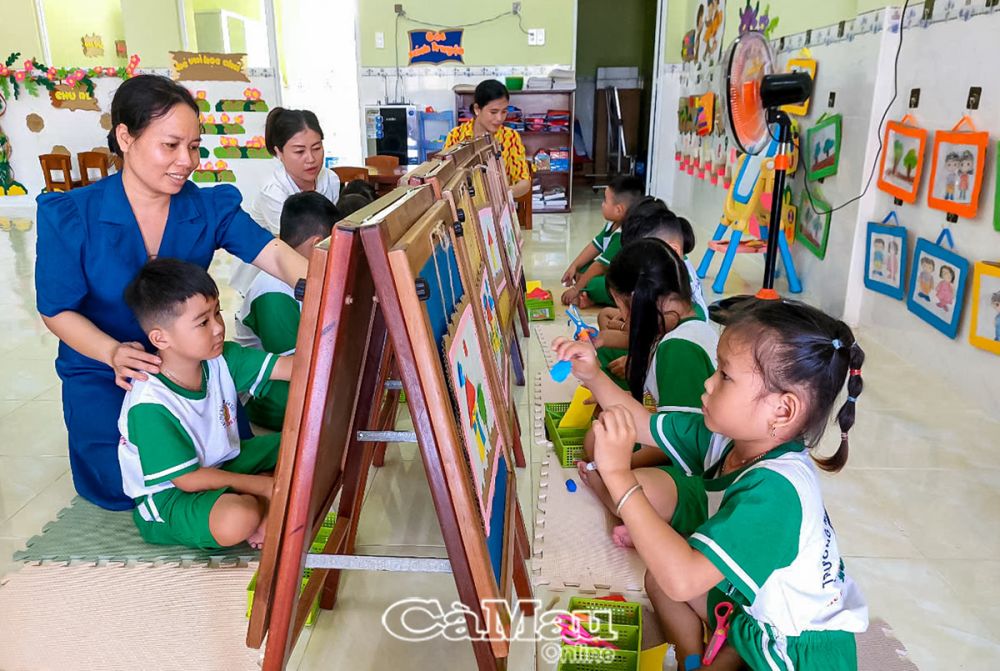 Năm học này, Trường Mẫu giáo Tân Ân Tây có phòng học rộng rãi, khang trang, tạo điều kiện cho cô và trò tổ chức các hoạt động vui chơi, học tập hiệu quả.