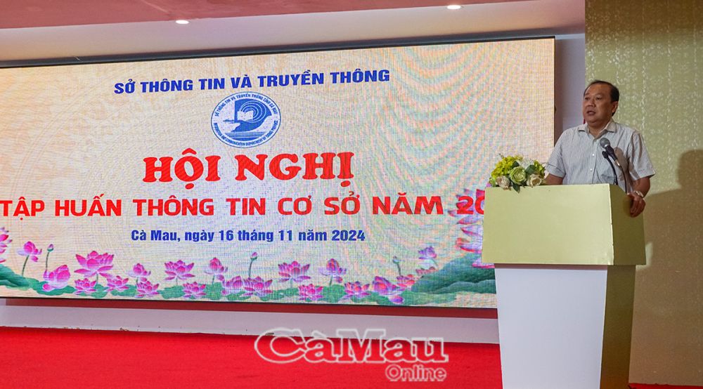 Ông Nguyễn Văn Đen, Phó Giám đốc Sở Thông tin và Truyền thông phát biểu khai mạc lớp tập huấn.