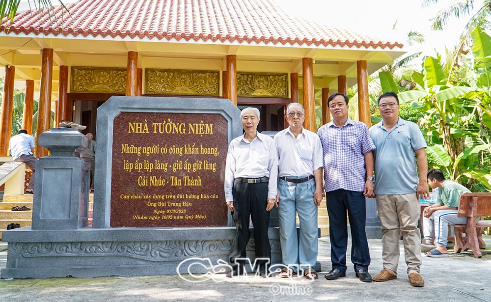 Nhà tưởng niệm Cái Nhúc - Tân Thành, “địa chỉ đỏ” để thế hệ tiếp nối tự hào nguồn cội, phát huy truyền thống cao đẹp của cha ông. Ảnh: QUỐC RIN