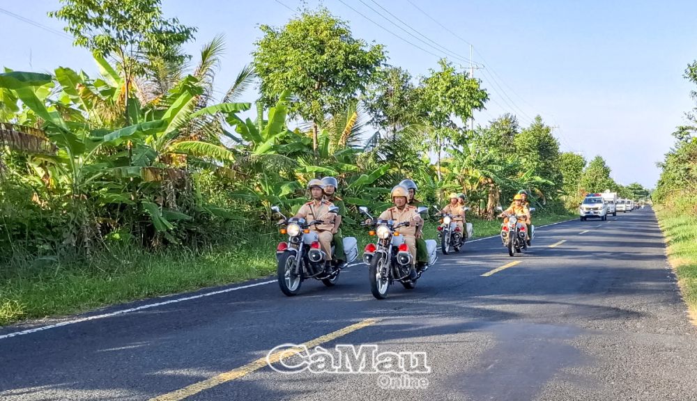 Sau buổi lễ, các lực lượng ra quân tuần tra trên một số tuyến đường.