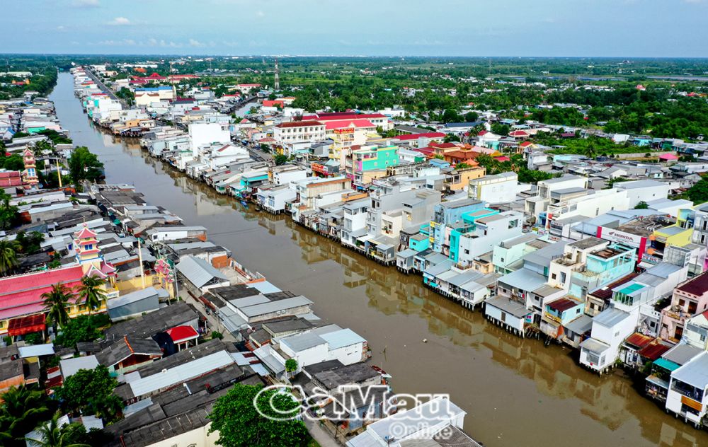 Ðô thị xã nông thôn mới Tắc Vân nằm theo tuyến Quốc lộ 1 và ven kênh xáng Cà Mau - Bạc Liêu, đang chuyển mình trở thành phường của thành phố. (Ảnh minh hoạ).