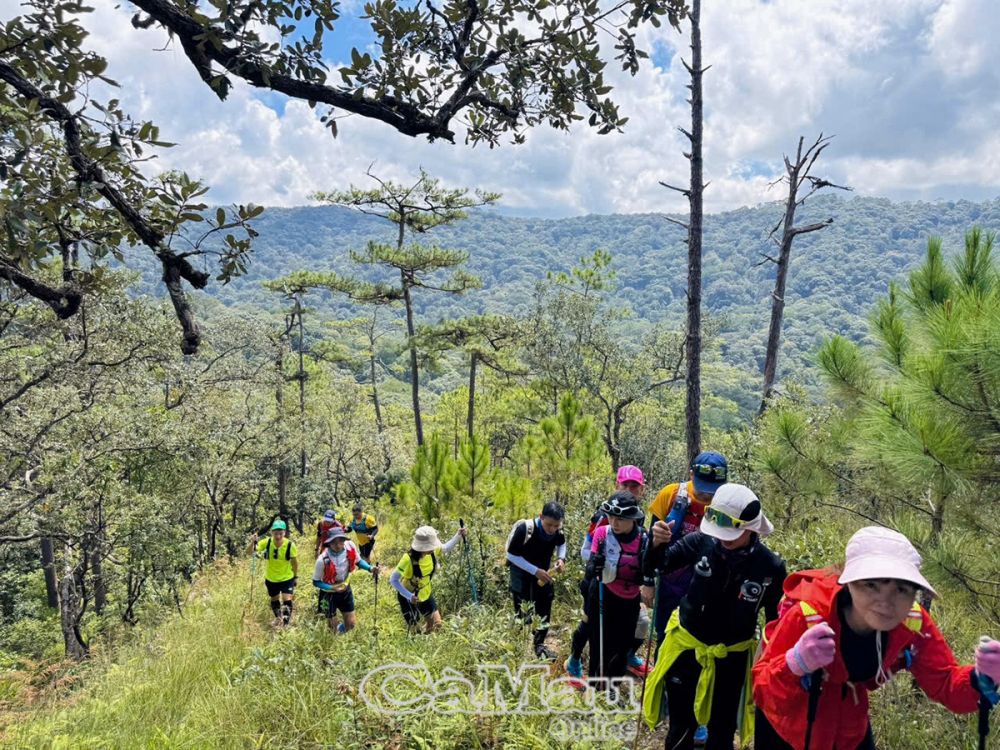 Những cung đường trekking đầy thử thách, nhưng cảnh sắc thiên nhiên tuyệt đẹp, khiến mọi nỗ lực đều xứng đáng.