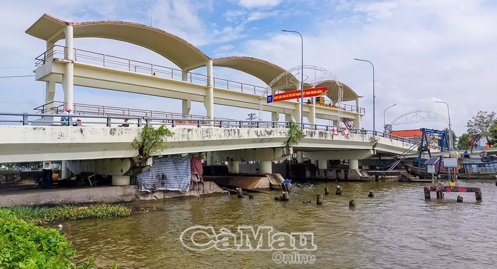 Hiện tại, ngành chức năng đã cho đóng tất cả các cống ngăn mặn trên địa bàn huyện để giữ nước.