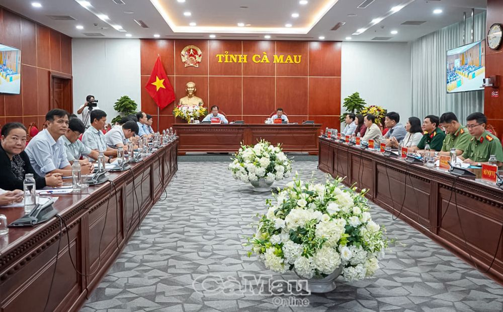 Đại biểu tham dự hội nghị tại điểm cầu Cà Mau.