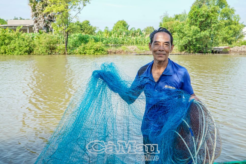 Gia đình ông Phạm Hoàng Thám, ấp Phong Lưu, từ khi nhận ngôi nhà “Ðại đoàn kết” của Tết Quân - Dân đã có điều kiện chăm lo phát triển kinh tế gia đình, cuộc sống ngày càng ổn định.