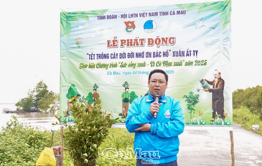 Đồng chí Nguyễn Ngọc Thuận – Phó bí thư Tỉnh đoàn Cà Mau phát động lễ trồng cây.