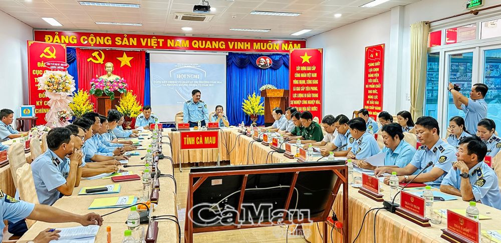 1/ Ông Huỳnh Vũ Phong, Cục trưởng Cục QLTT tỉnh đánh giá kết quả hoạt động trong năm 2024.