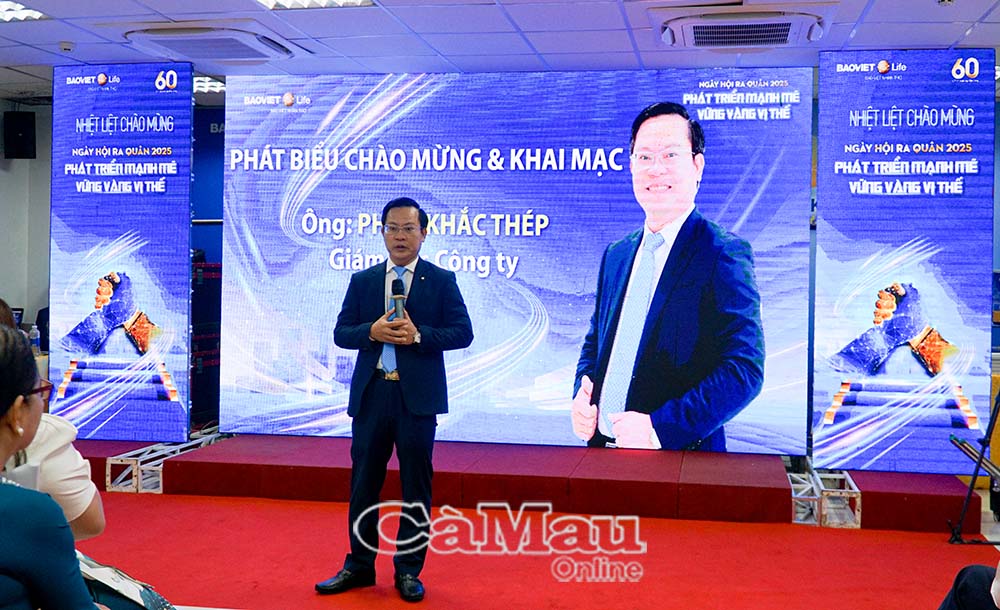 Ông Phan Khắc Thép, Giám đốc Công ty Bảo Việt nhân thọ Cà Mau phát biểu tại Ngày hội ra quân năm 2025.