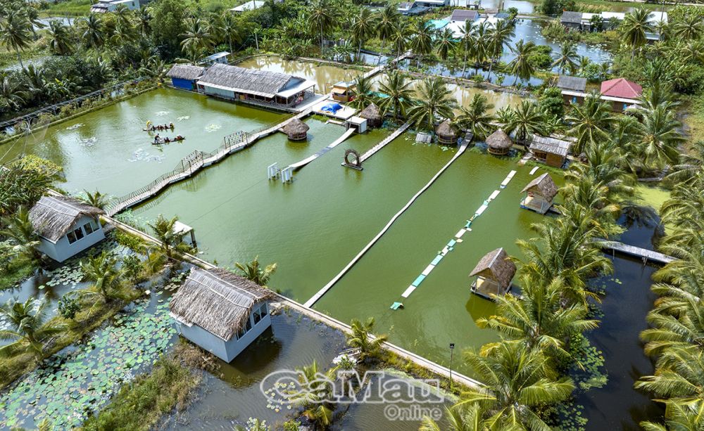 Ðiểm du lịch Láng Sen Garden, xã Khánh Bình Tây, huyện Trần Văn Thời.