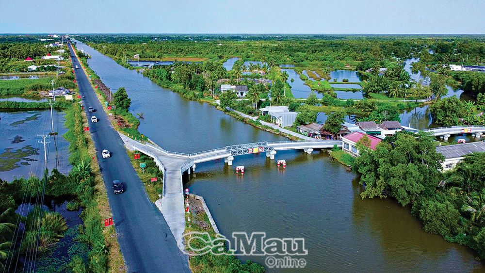 Kết cấu hạ tầng giao thông được đầu tư đồng bộ, tạo động lực cho huyện Phú Tân phát triển.