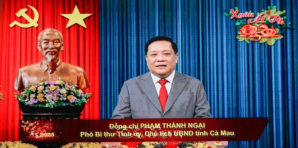 16- Đồng chí Phạm Thành Ngại, Phó bí thư Tỉnh uỷ, Chủ tịch UBND tỉnh, đọc thư chúc mừng năm mới.