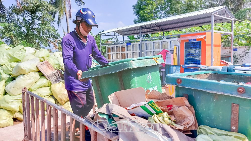 Ðiểm tập kết rác thải tại xã Khánh Bình Tây.