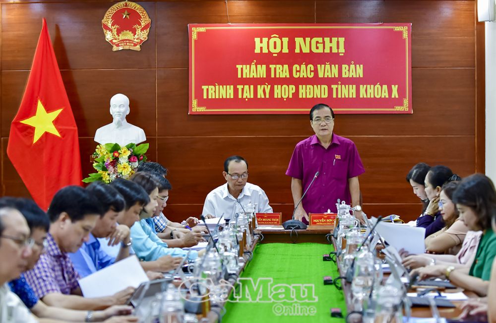 01/- Ông Nguyễn Sơn Ca - Trưởng Ban Pháp chế (HĐND tỉnh) cho ý kiến tại buổi thẩm tra các văn bản trước Kỳ họp thứ 18 - HĐND tỉnh.