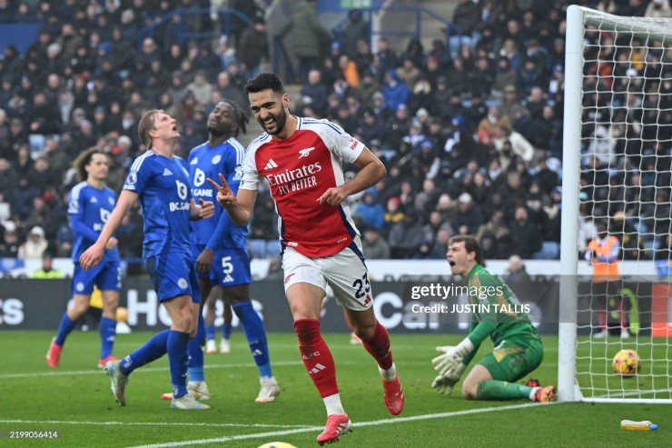 Merino lập cú đúp cho Arsenal.