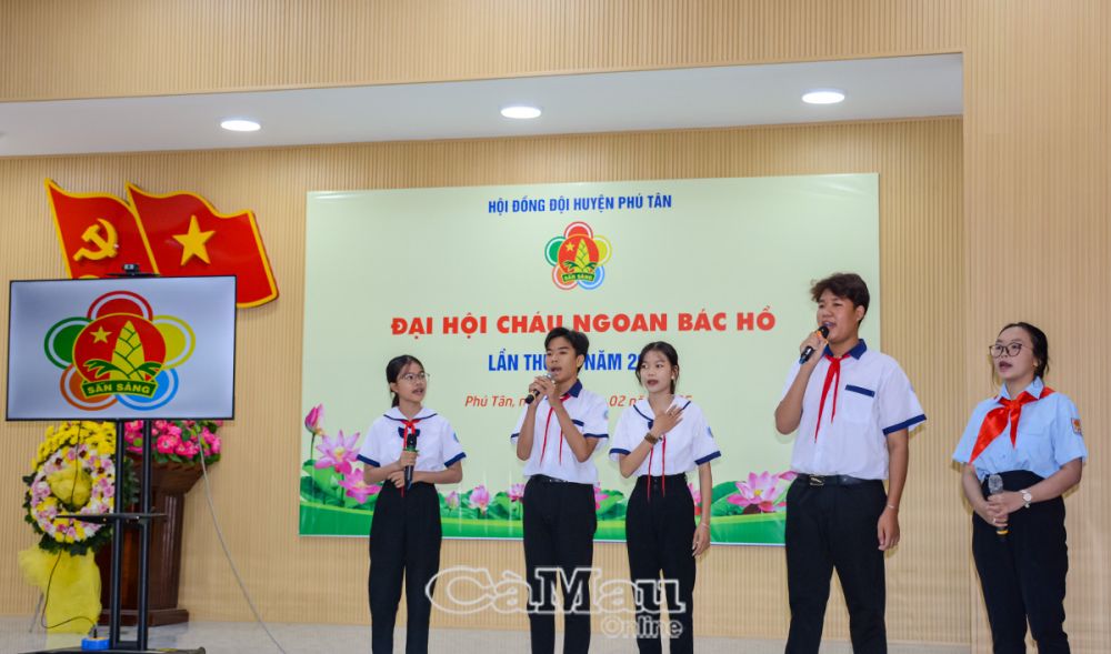 4/ Đại hội báo công dâng Bác bằng hình thức sân khấu hoá.