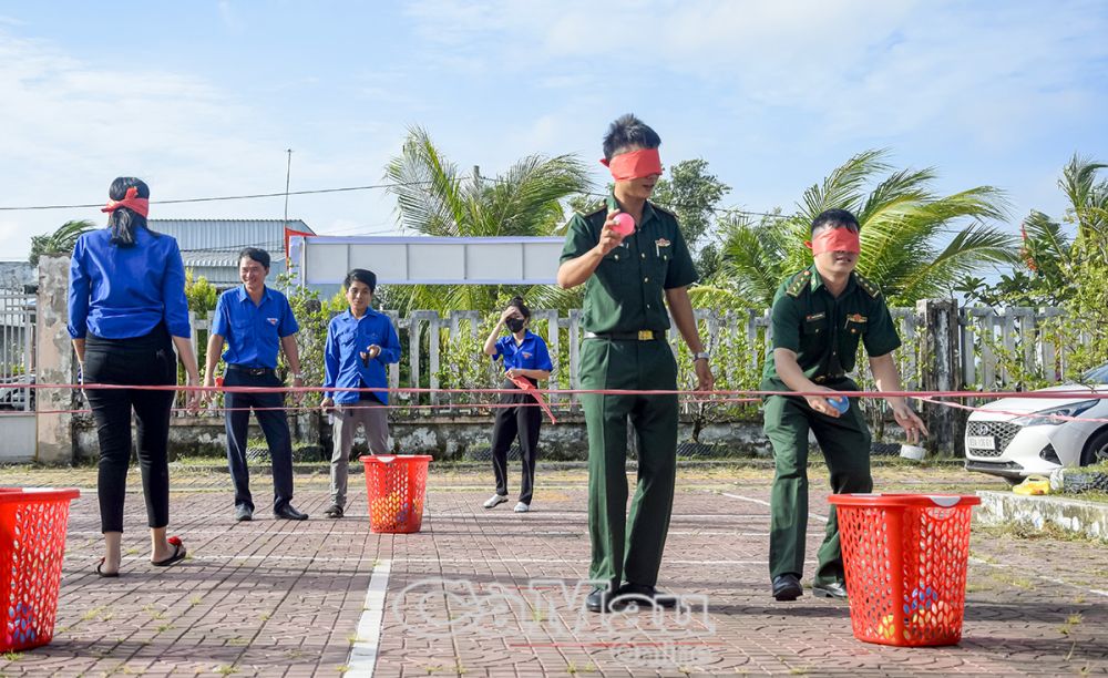 5/ Tổ chức các trò chơi dân gian nhằm tạo sự gắn kết, giao lưu giữa cán bộ, chiến sỹ biên phòng và thanh niên trên địa bàn xã.