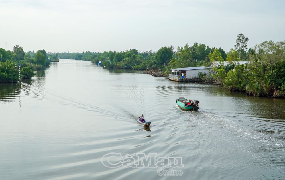 Bình yên sông Cái Tàu (đoạn sông Cái Tàu chảy ngang qua Trụ sở UBND xã Nguyễn Phích).