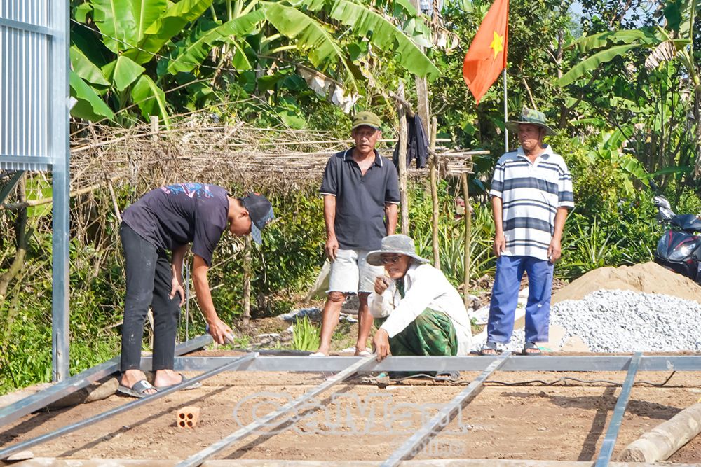 Các địa phương khẩn trương xây dựng nhà để hoàn thành đúng tiến độ.