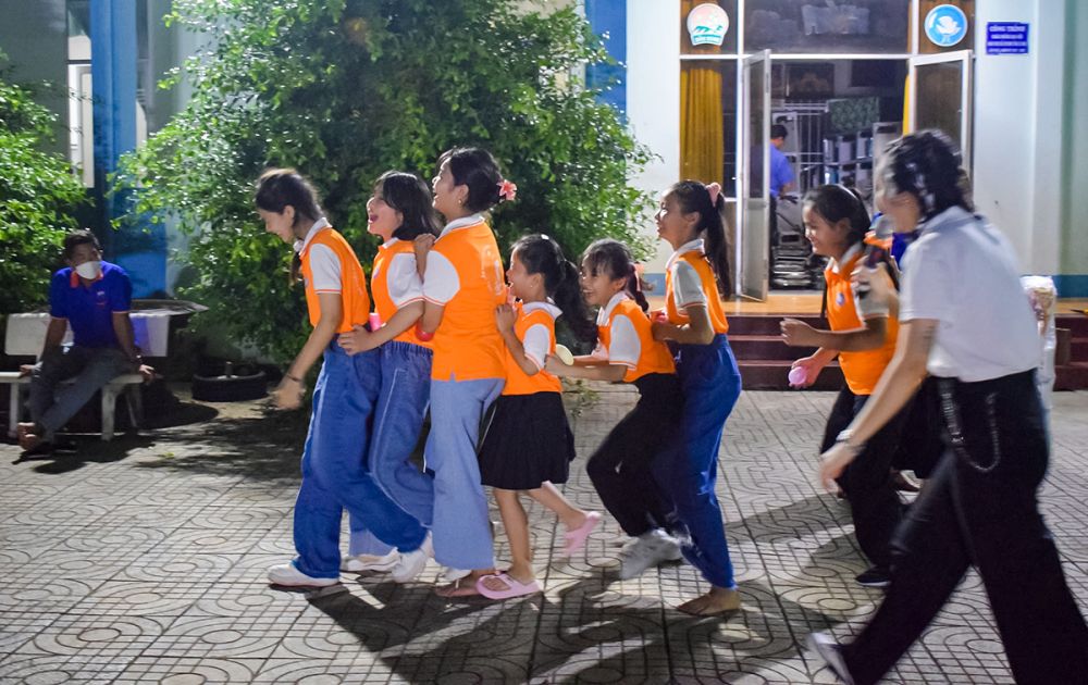 Thiếu nhi ngày nay ngoài học tập và vui chơi cũng cần có nhiều hoạt động ngoại khoá.