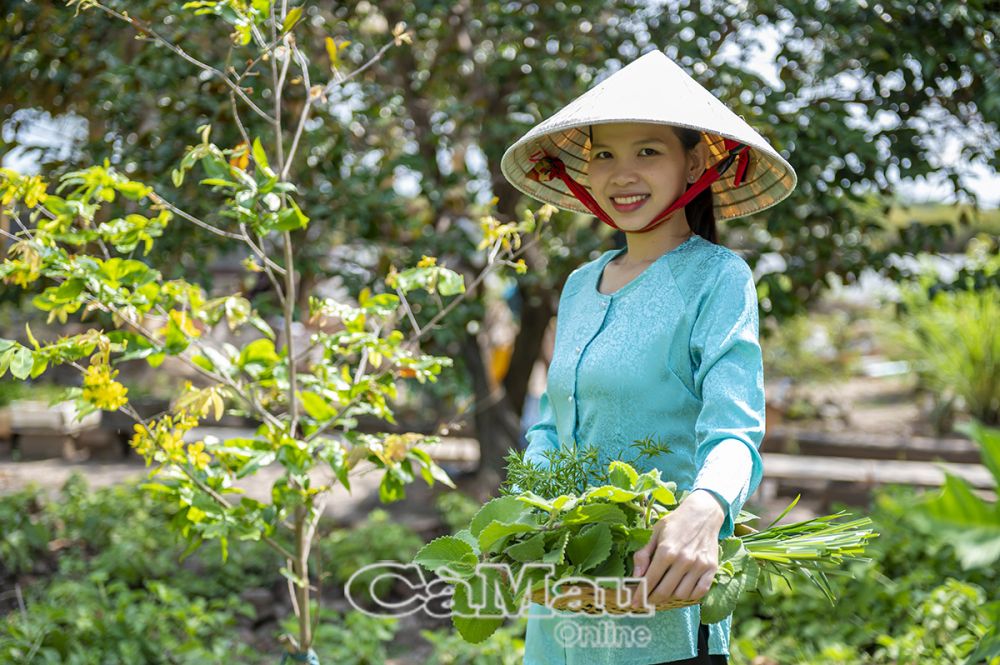 "Những sản phẩm được tạo ra từ dược liệu quen thuộc cũng giống như những món ăn thức uống hàng ngày nhưng hỗ trợ rất tốt cho sức khỏe", chị Huyền chia sẻ.