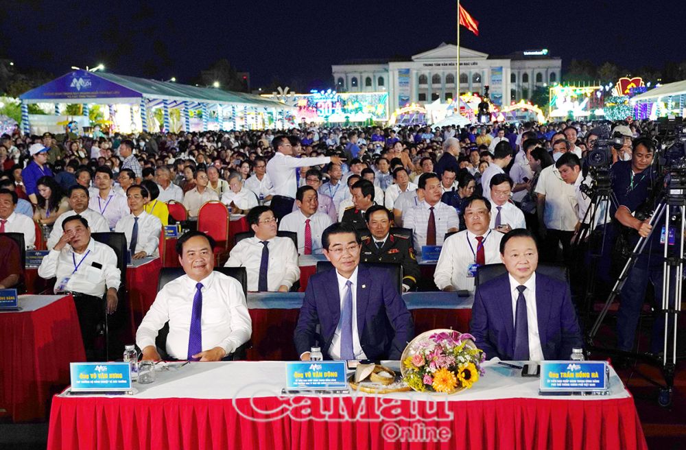 8- Đại biểu dự khai mạc Festival nghề muối Việt Nam - Bạc Liêu năm 2025 - Hành trình 100 năm nghề muối - Đời người”.