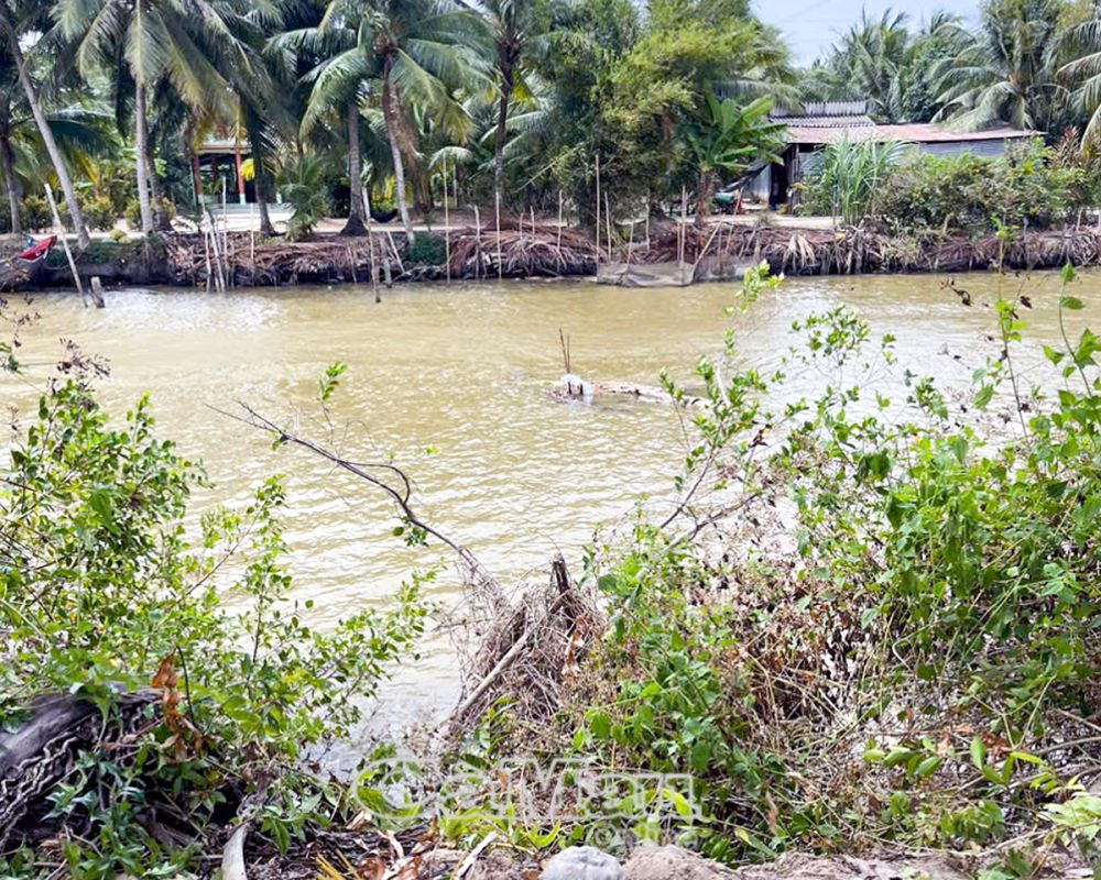 Khu vực tử thi được lực lượng chức năng tìm thấy thuộc sông Kinh Hội, xã Khánh Bình.