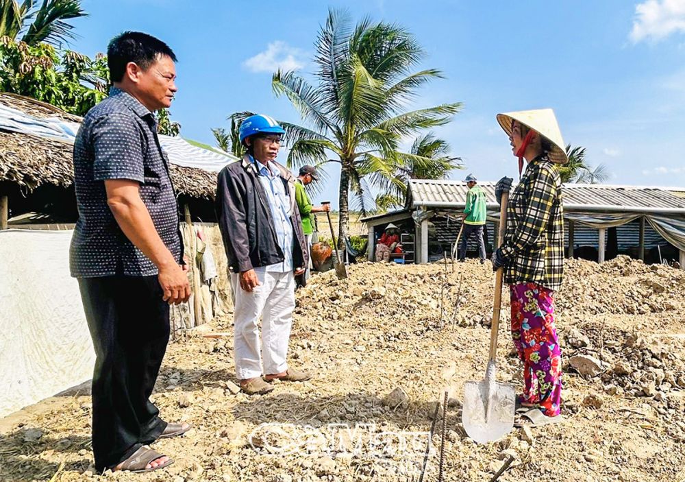 Căn nhà của chị Từ Thị Mai Trinh sẽ hoàn thành trước mùa mưa năm nay.