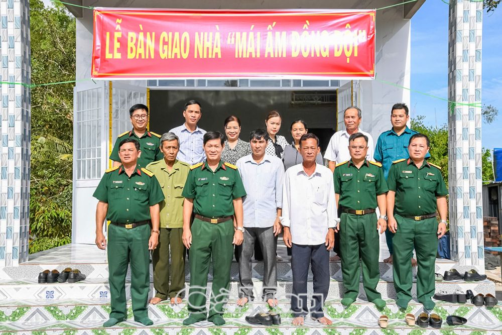 Nhiều căn nhà được xây nên có sự hỗ trợ của LLVT. Ảnh: PHÚ QUANG