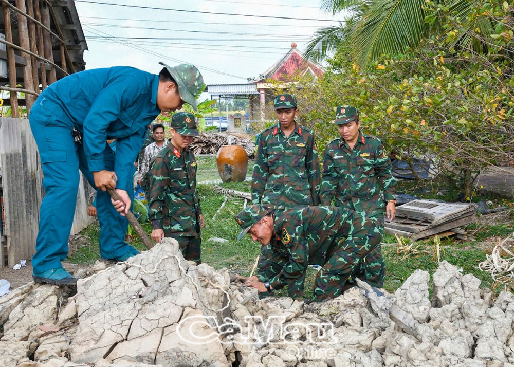 Trên 5 ngàn ngày công lao động đã được các cán bộ, chiến sĩ LLVT tỉnh đóng góp, không chỉ là những con số, mà là minh chứng sống động cho sự tận tâm và trách nhiệm của người lính Cụ Hồ trong thời bình. Ảnh: PHÚ QUANG