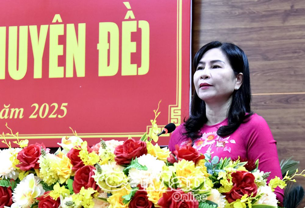 Đồng chí Lê Thị Nhung, Uỷ viên Ban thường vụ Tỉnh uỷ, Phó chủ tịch điều hành HĐND tỉnh mong rằng các cấp, các ngành, các tổ chức, doanh nghiệp và Nhân dân trong tỉnh tiếp tục phát huy tinh thần đoàn kết, tạo ra các đột phá và sự chuyển biến trong phát triển kinh tế - xã hội.