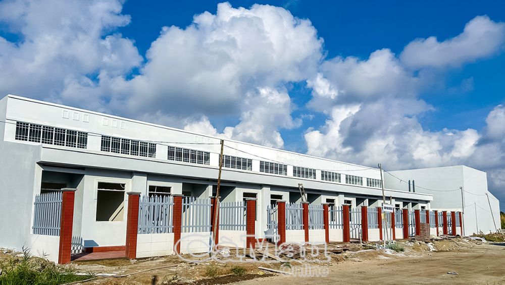 1/ Cà Mau đã triển khai được 2 dự án nhà ở xã hội. Trong ảnh: Dự án nhà ở xã hội phường Tân Xuyên, TP Cà Mau, cơ bản hoàn thành. 