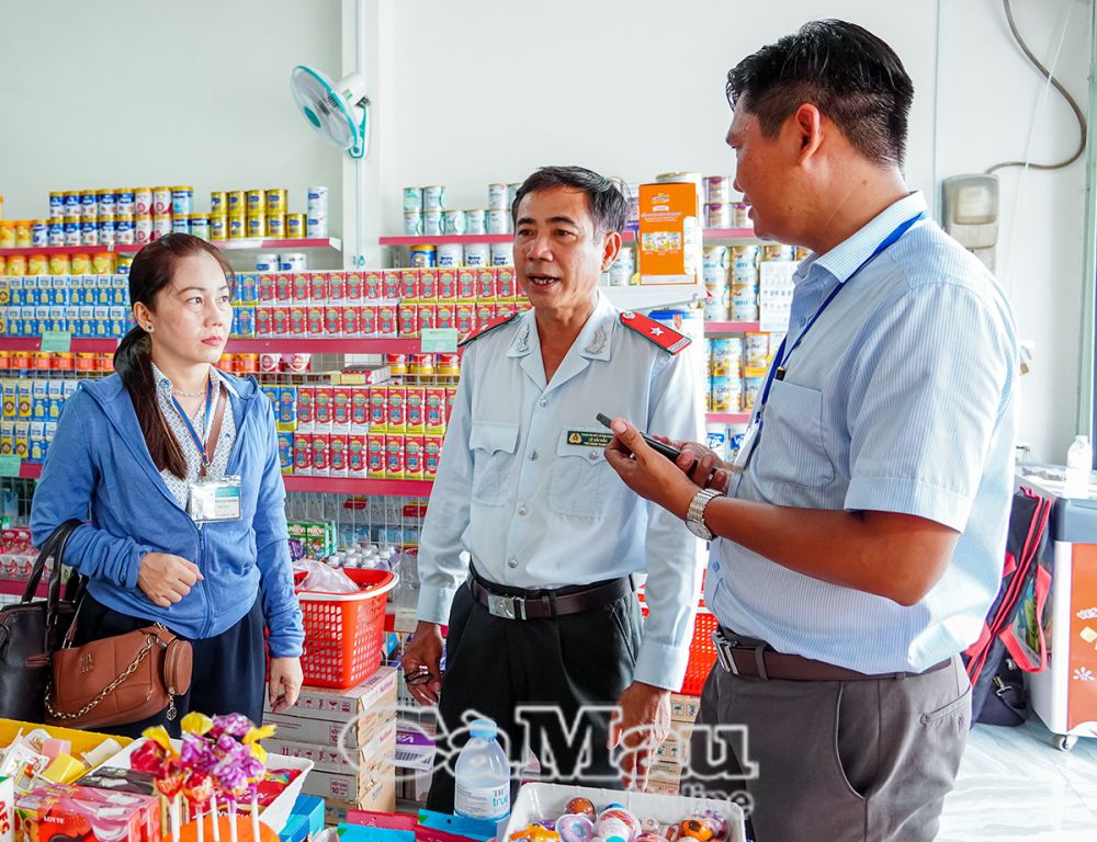 Ðoàn Kiểm tra liên ngành tỉnh tăng cường công tác kiểm tra các cơ sở kinh doanh sản phẩm sữa trên địa bàn.