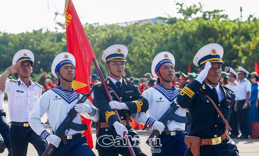 Dưới ánh Quân kỳ Quyết Thắng.