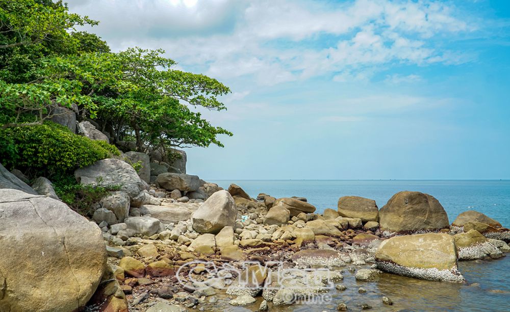 Vẻ đẹp hoang sơ của hòn Ðá Bạc.