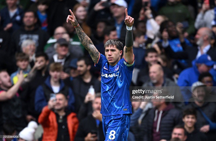 Enzo Fernandez mở tỷ số khá sớm cho Chelsea.