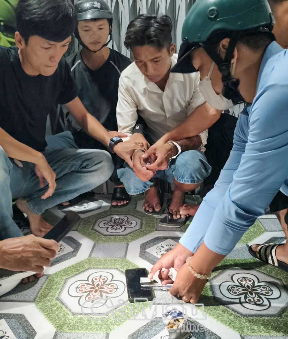 Một vụ việc vi phạm liên quan đến ma tuý bị Công an thị trấn Sông Đốc phát hiện và xử lý trong năm 2024.