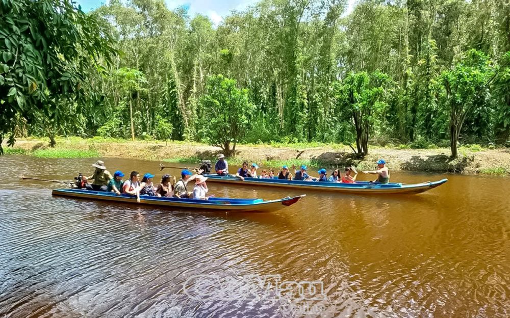 Dịch vụ du lịch xuyên rừng được Khu Du lịch sinh thái Sông Trẹm đưa vào khai thác hơn 2 năm nay, đem đến luồng gió mới cho du khách gần xa.