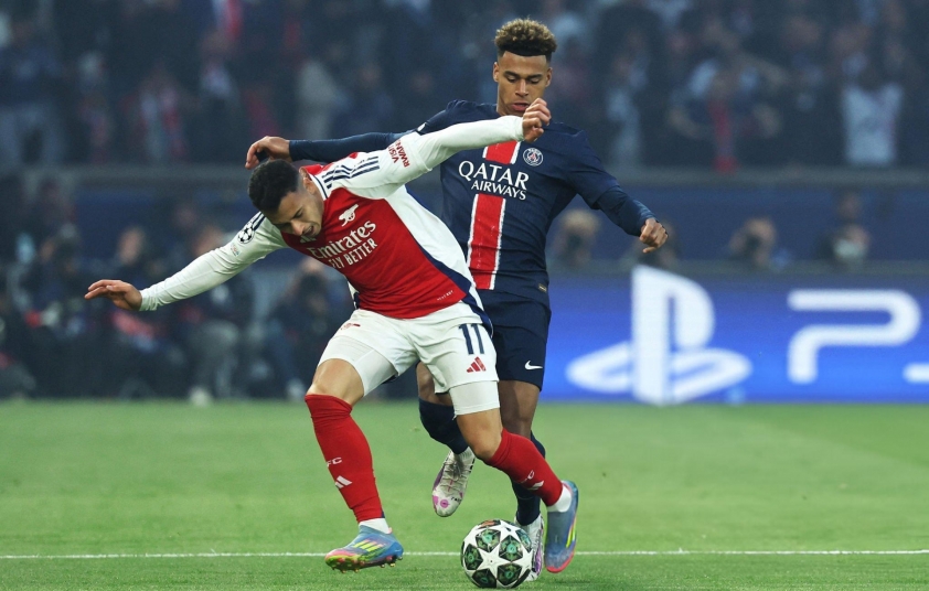 Không thể tạo bất ngờ, Arsenal có mùa giải trắng tay.