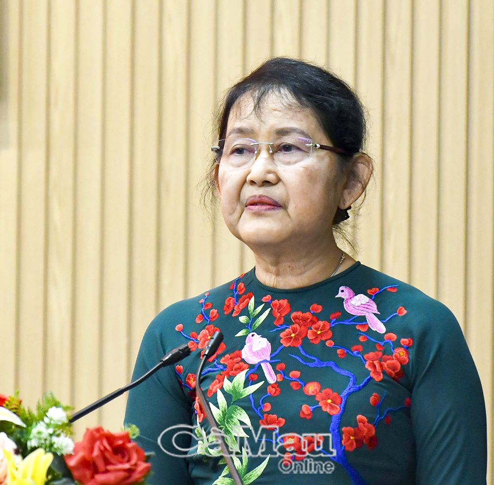 03/- Trưởng ban Tổ chức Tỉnh uỷ Huỳnh Thị Thanh Loan thông qua Đề án tổ chức bộ máy hệ thống chính trị cấp xã, phường sau sắp xếp.
