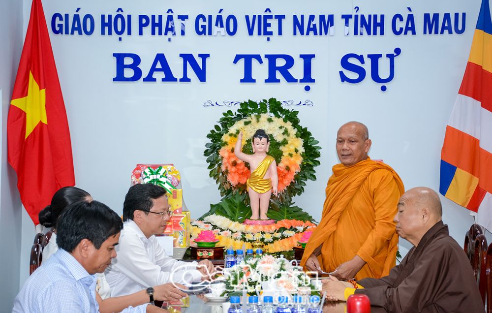 5/ Hoà thượng Thạch Hà ày tỏ sự tri ân sâu sắc đến lãnh đạo tỉnh và các sở, ban, ngành tỉnh đã đến thăm, chúc mừng.