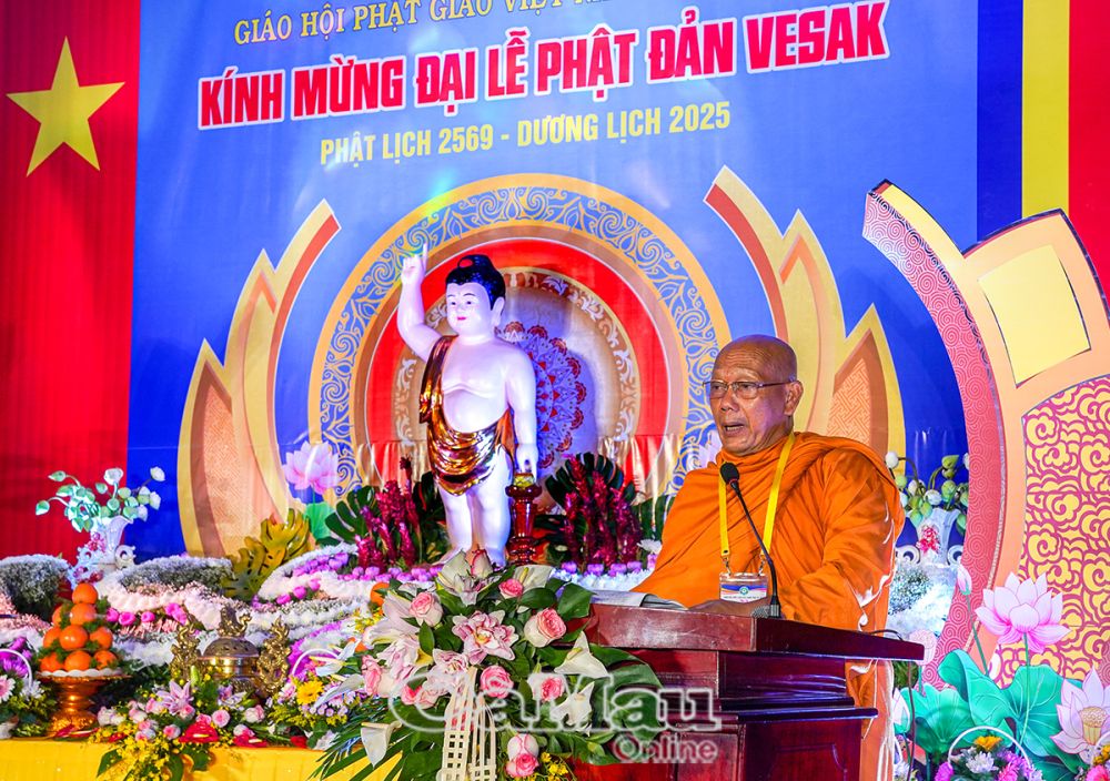 3- Hoà thượng Thạch Hà, Uỷ viên Hội đồng Trị sự, Trưởng ban Trị sự Gíao hội Phật giáo Việt Nam tỉnh Cà Mau, tuyên đọc Thông điệp Đại lễ Phật đản PL.2569 của Đức Pháp chủ Giáo hội Phật giáo Việt Nam.