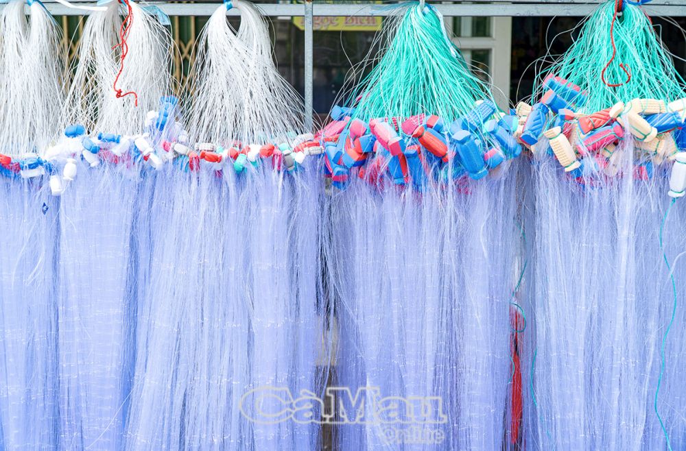 Sản phẩm của anh Mừng chủ yếu là lưới 3 màng, lưới 1 màng.