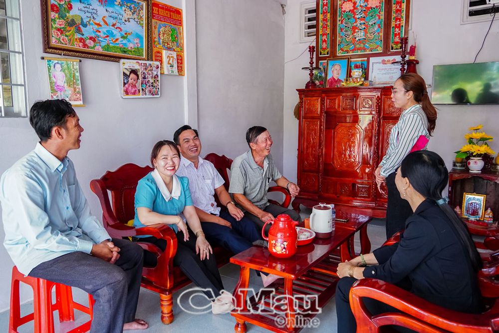 Ðiều đáng mừng, huyện đã hoàn thành 202 căn nhà cho người có công với cách mạng, đạt 100%,  mang giá trị nhân văn sâu sắc, góp phần cải thiện đời sống vật chất, tinh thần cho các hộ gia đình là người có công với cách mạng, thân nhân liệt sĩ.